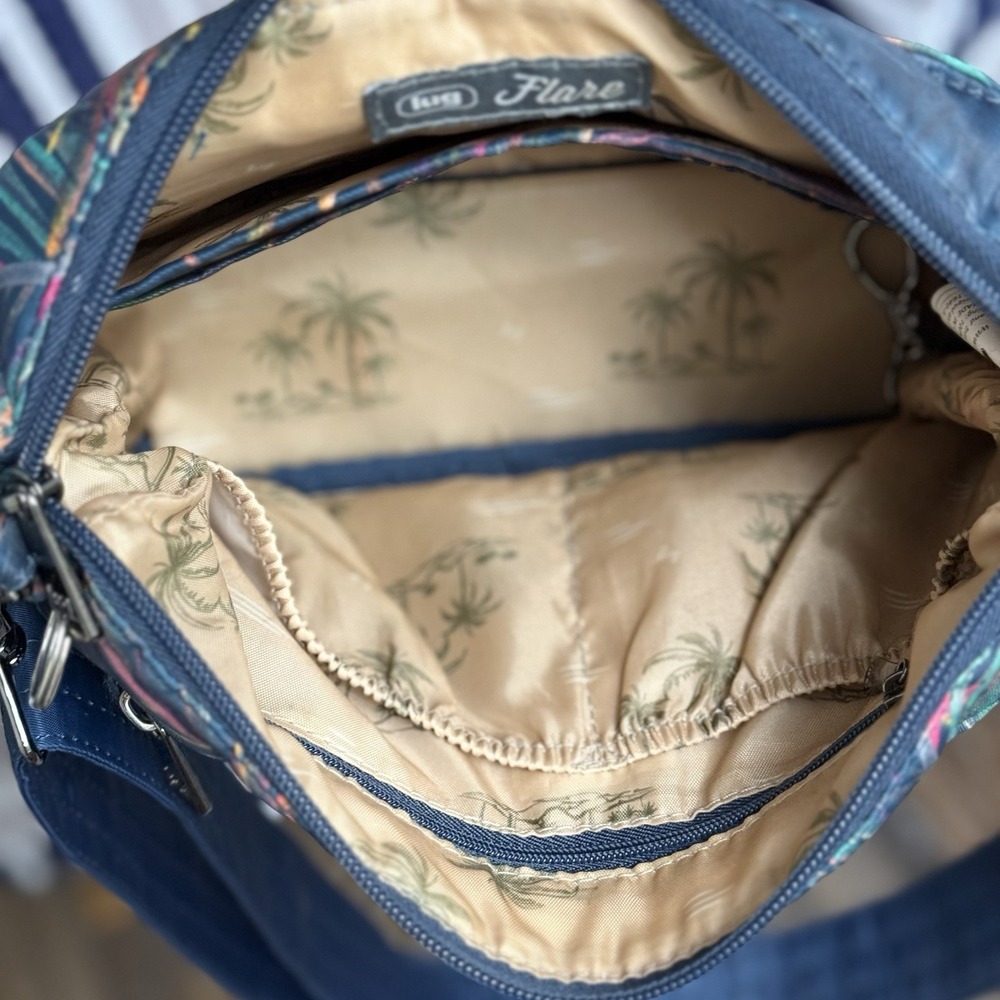 Lug RFID Quilted Crossbody Strap Flare Tropical Leaves - Picture 6 of 7
